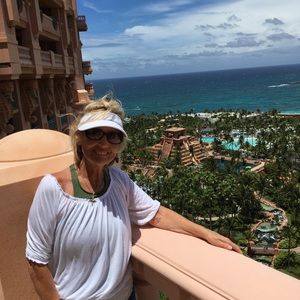 Meet your Posher, Gloria